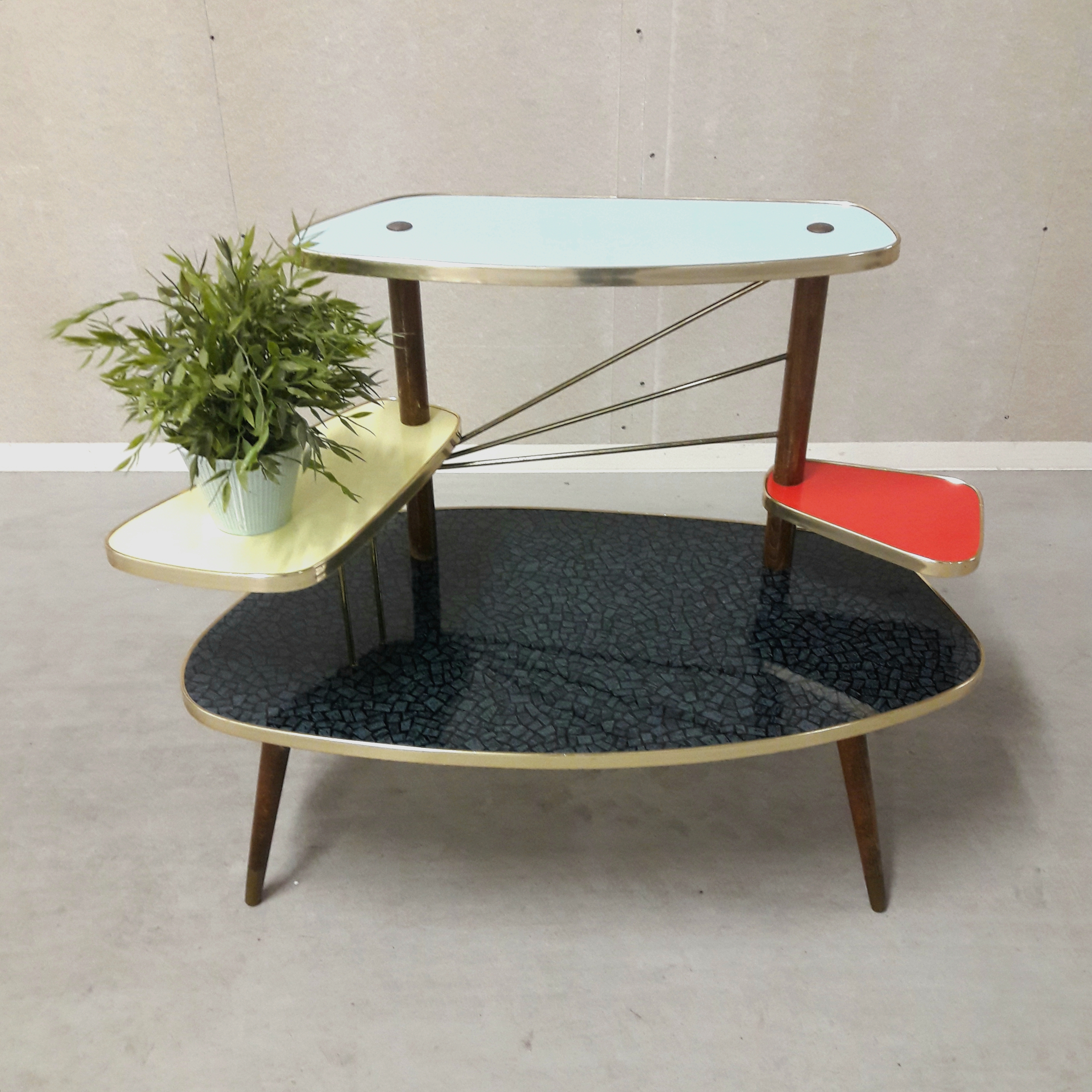 fout nikkel Merchandising plantentafel met plateaus - VintageWay.nl