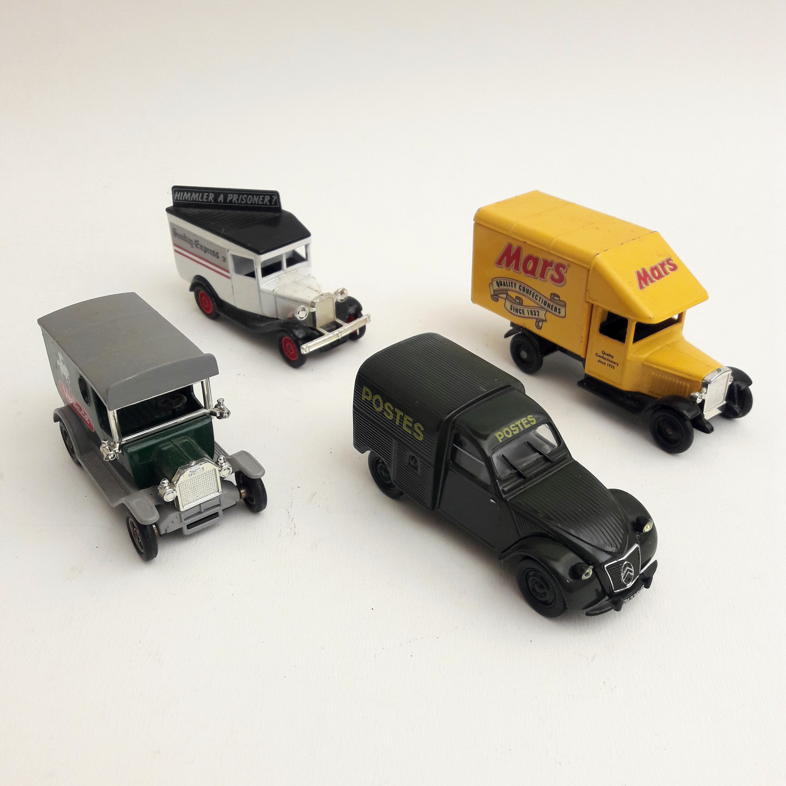 vier miniatuur auto's LLedo en Norev