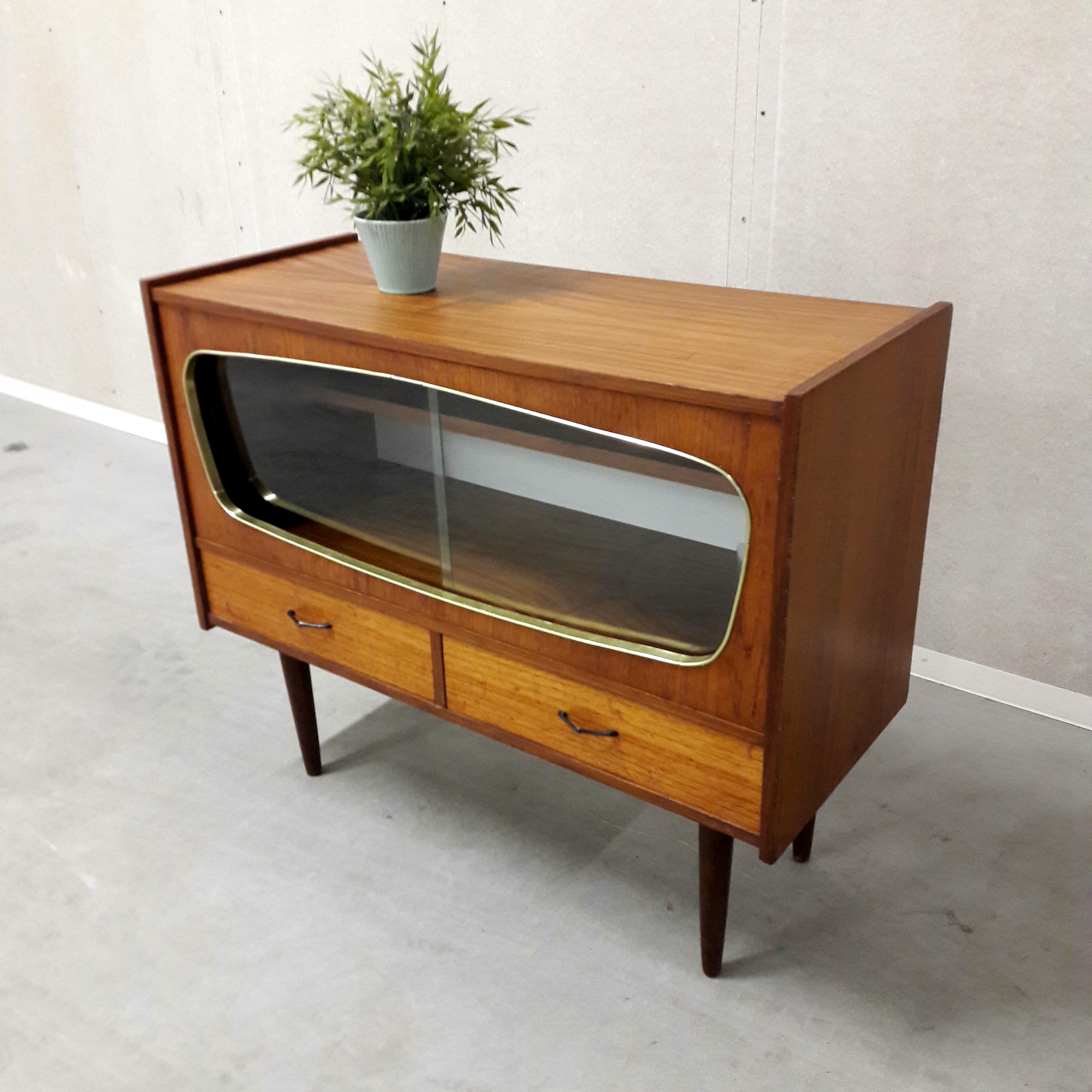 Meetbaar voorspelling som jaren 50/60 vitrine kastje - VintageWay.nl