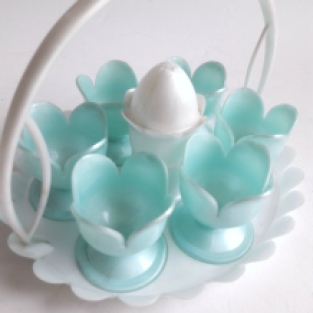 Eierhouders met plateau en potje